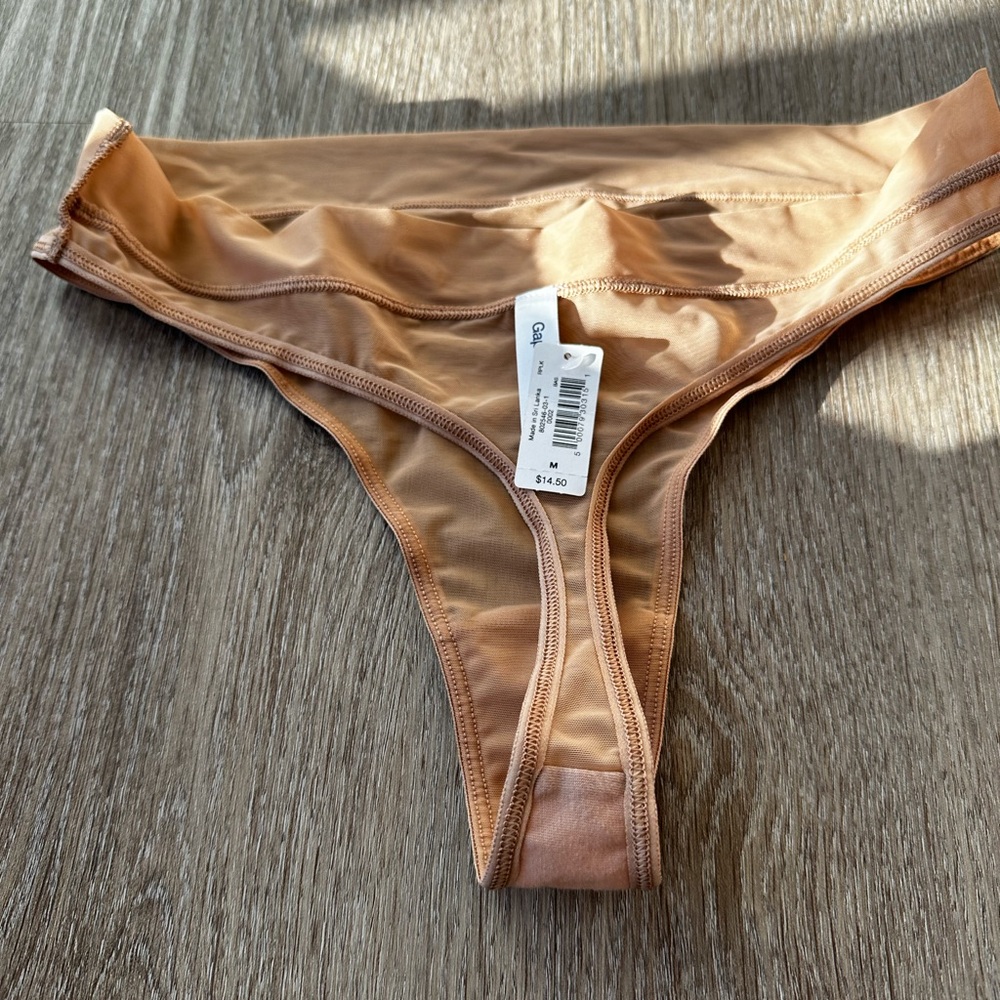 Gap Thong - Picture 3 of 4